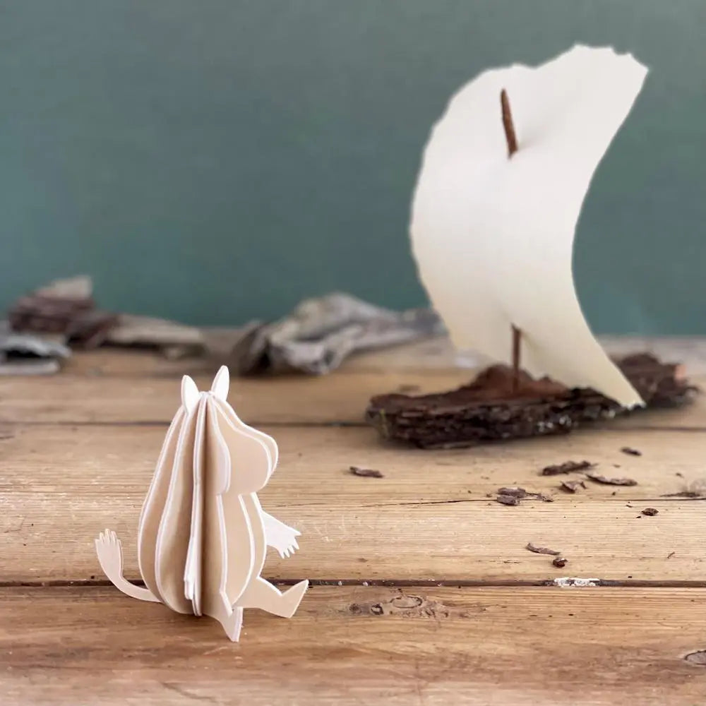 Moomintroll by Lovi – Sitzfigur aus Holz