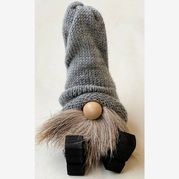 Tomte Nisse – Schwedische Handarbeit in Rot, Grau & Schwarz